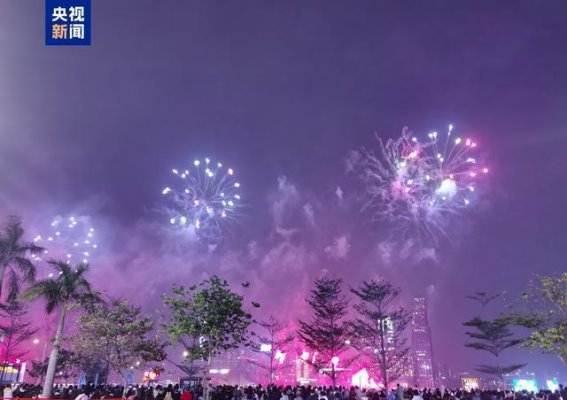 香港维多利亚港跨年倒数烟花汇演：迎接2025年，焰火点亮希望