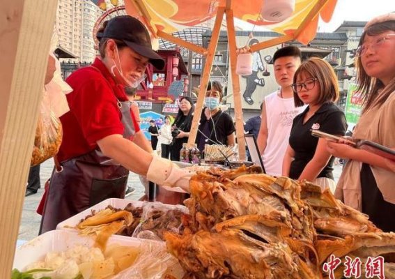 2024沈阳鸡架美食文化节启幕一场舌尖上的美食之旅