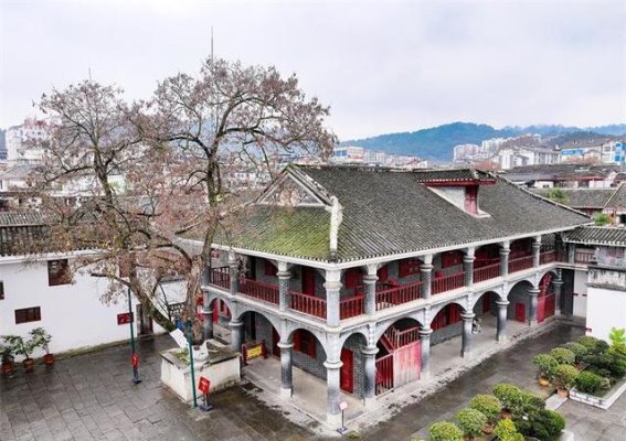 让红色基因活起来，走好新时代长征路