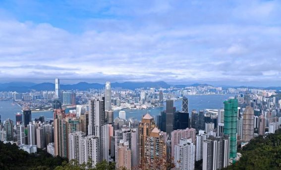 香港经济回升：2024年GDP增速预计2.5%