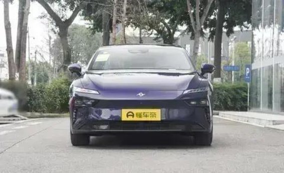 东风奕派11.99万元起，开启年轻人的新能源新选择