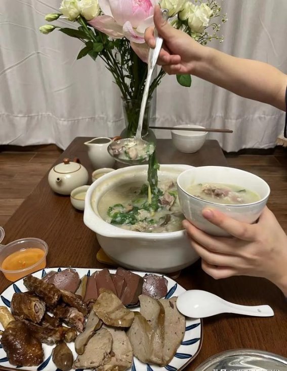 地道潮汕鸡肉鲍鱼粥