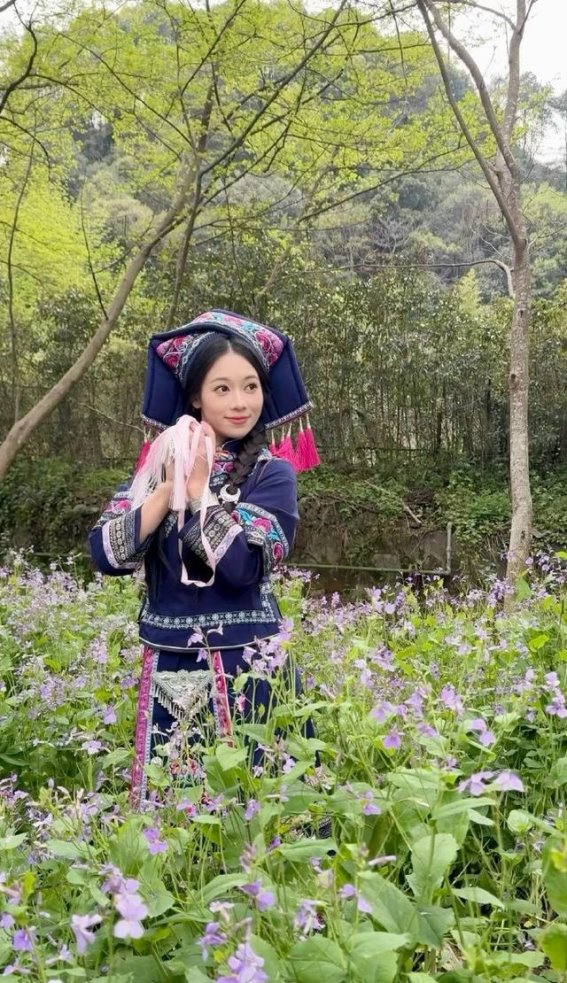 喜迎三月三，吴柳芳身着壮族服饰共庆传统节日