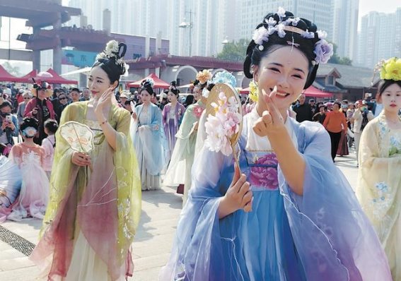 汉服巡演点亮曹州牡丹园 文化与美的交融