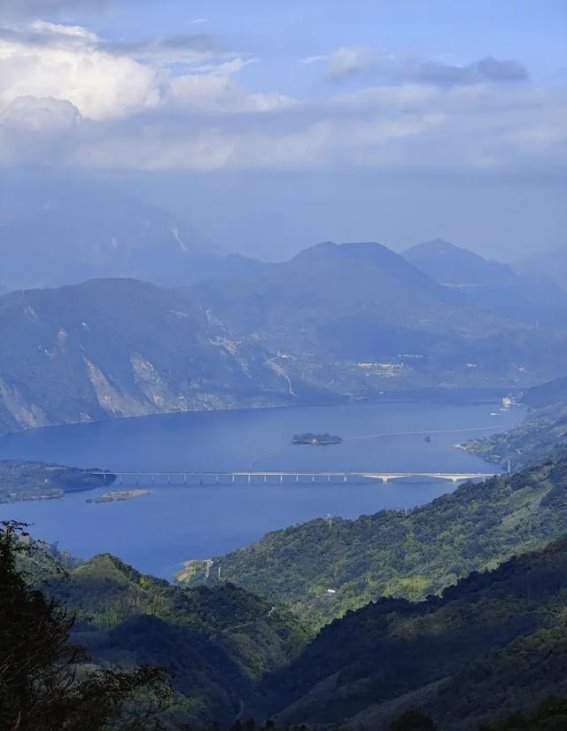 从成都出发，1.5小时就能体验的绝美山顶徒步之旅