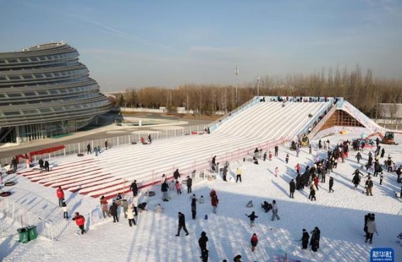 北京冰雪乐园热潮持续，冬季活动吸引游客