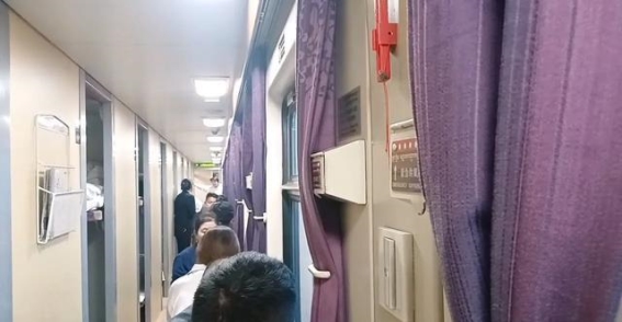 从青藏高原到拉萨的火车之旅