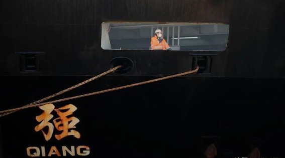 港口生活的另一面：在钢铁与浪潮间的日常