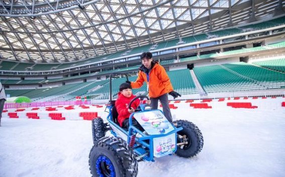 新工体首次变身冰雪乐园，33米超长滑梯带你畅享冬日激情