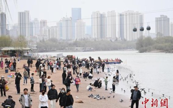 兰州黄河风情线：春日里的河滨乐章